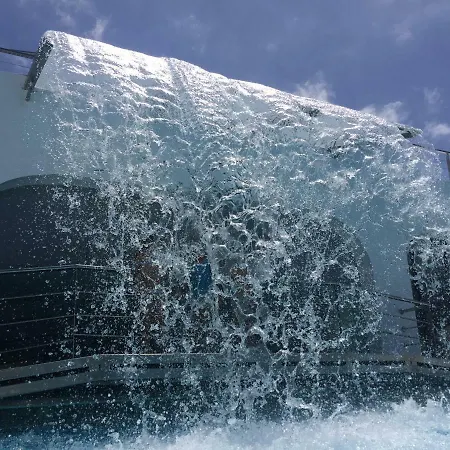 Luxury Complex Near The Sea 阿德耶